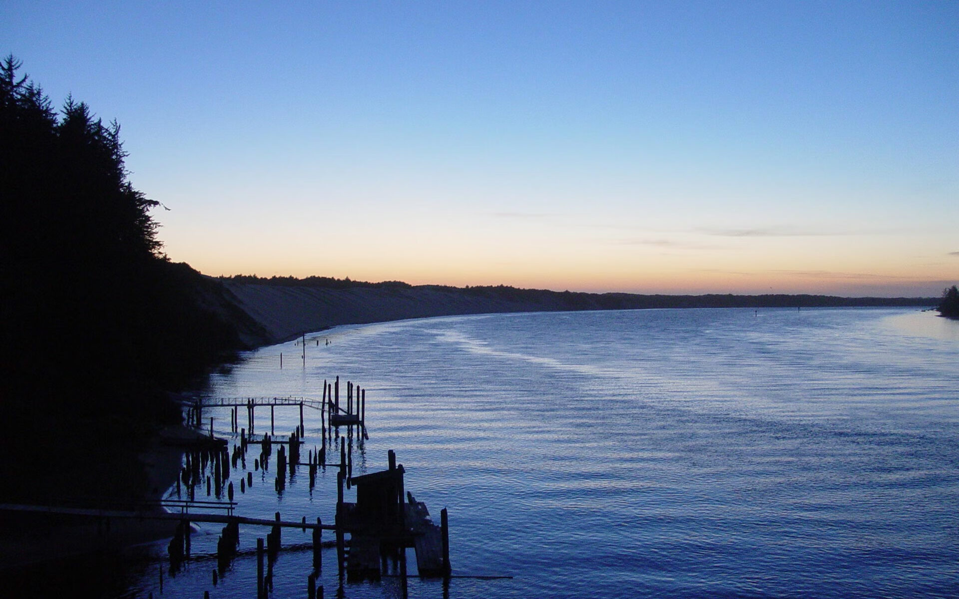“缆绳滑水：东桃花岛赛场呈现全新水上运动魅力”
