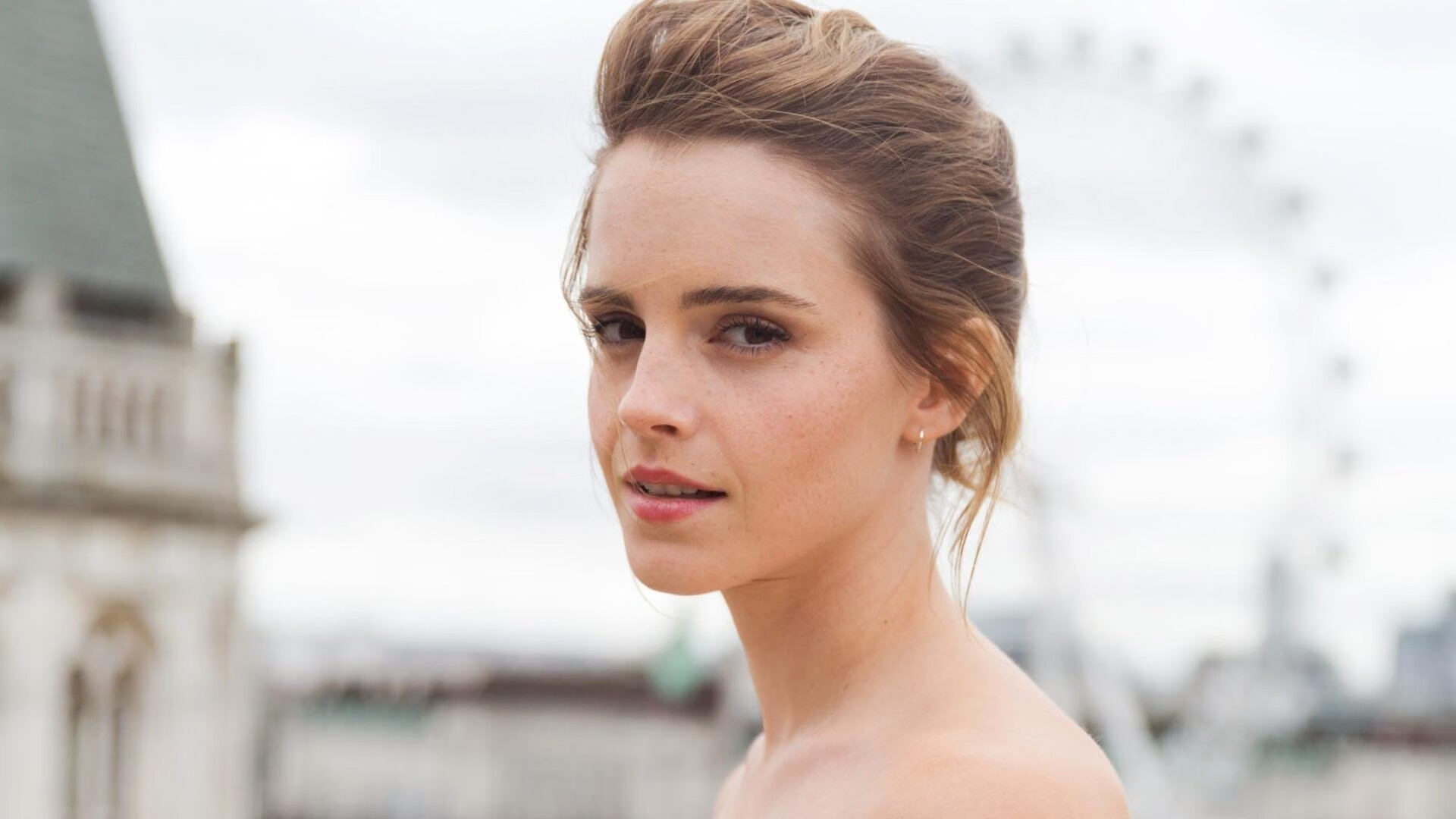 球迷组织自发策划庆典营造主场良好氛围，球迷活动策划